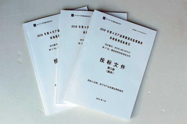 红、橙、黄为暖色，易于联想太阳、火焰等，即产生温暖之感；而青、蓝为冷色，易于联想冰雪、海洋、清泉等，即产生清凉之感